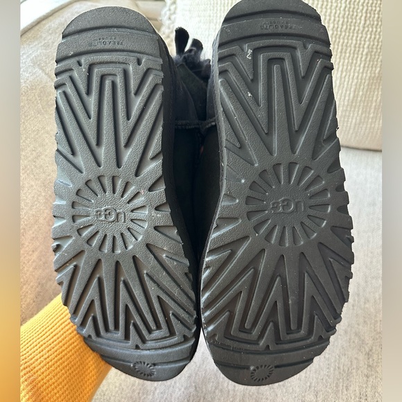 UGG Bailey Bow Boot - Picture 9 of 16